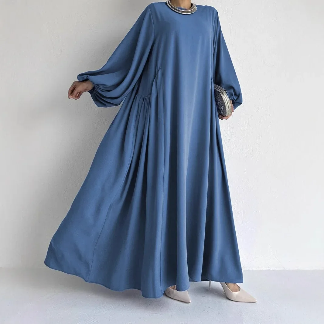 Turkish and Middle Eastern Muslim women's solid-color long robes, Arab and Dubai-style round-neck long-sleeved dresses (abayas).
Turkish and Middle Eastern Muslim women's solid-color long robes, Arab and Dubai-style round-neck long-sleeved dresses (abayas).