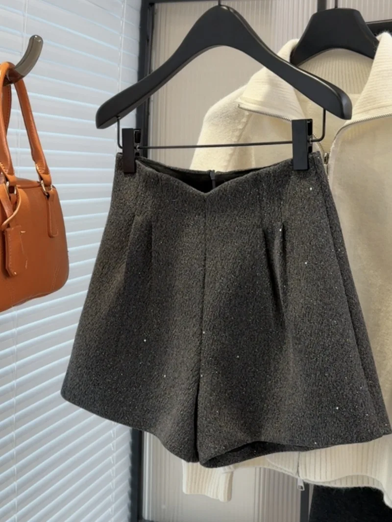 Grey Sequin Woolen Shorts For Women Autumn Winter New High Waist Zipper A-line Wide Leg Shorts Temperament Versatile Shorts
Grey Sequin Woolen Shorts For Women Autumn Winter New High Waist Zipper A-line Wide Leg Shorts Temperament Versatile Shorts