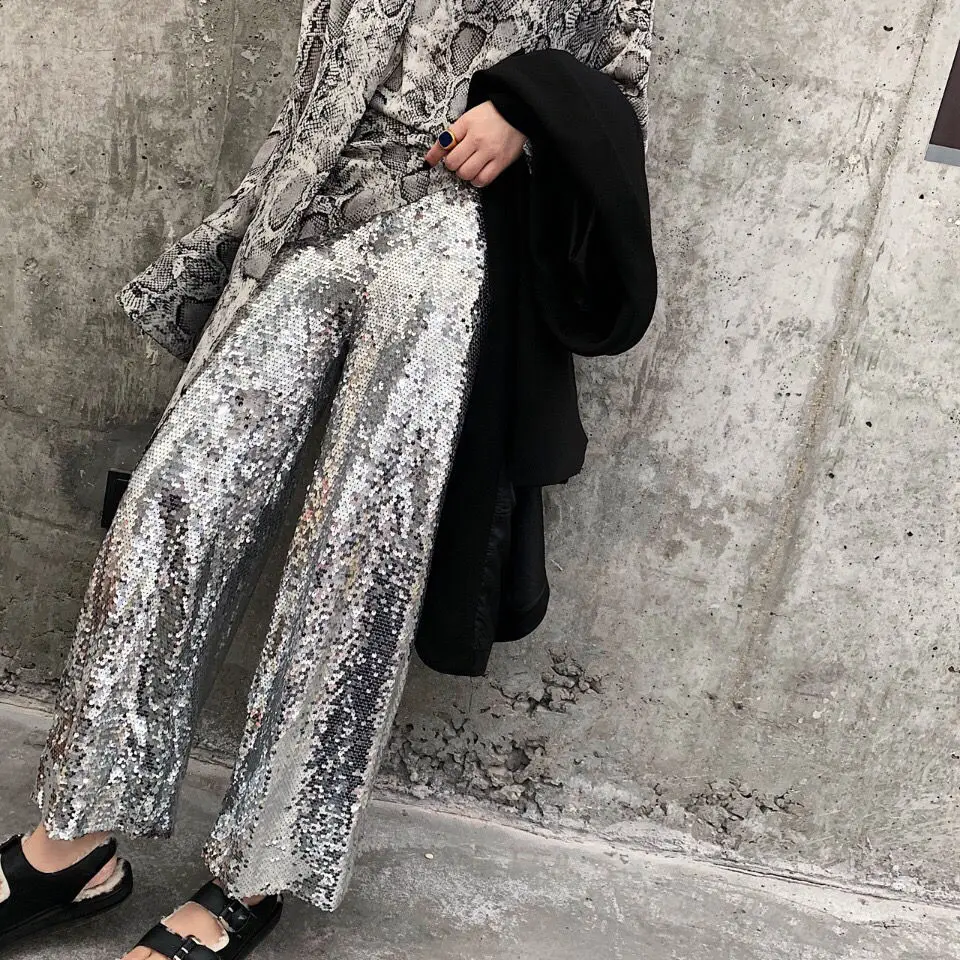 Женские брюки с серебряными блестками Blingbling, новинка весны 2023, универсальные эластичные повседневные свободные прямые длинные брюки с высокой талией
Женские брюки с серебряными блестками Blingbling, новинка весны 2023, универсальные эластичные повседневные свободные прямые длинные брюки с высокой талией