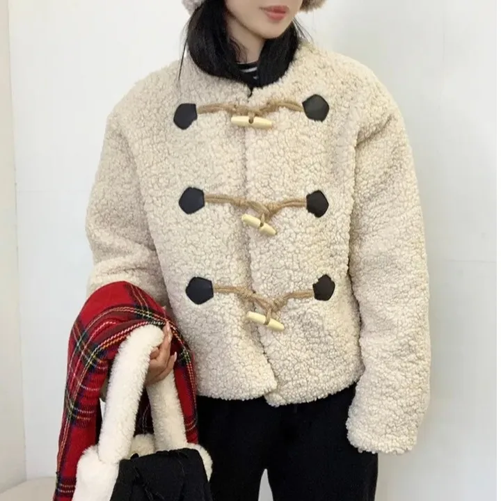 Женское шикарное однотонное пальто с мехом ягненка и роговими пуговицами, круглый теплый топ для осени и зимы, длинный све
Женское шикарное однотонное пальто с мехом ягненка и роговими пуговицами, круглый теплый топ для осени и зимы, длинный све