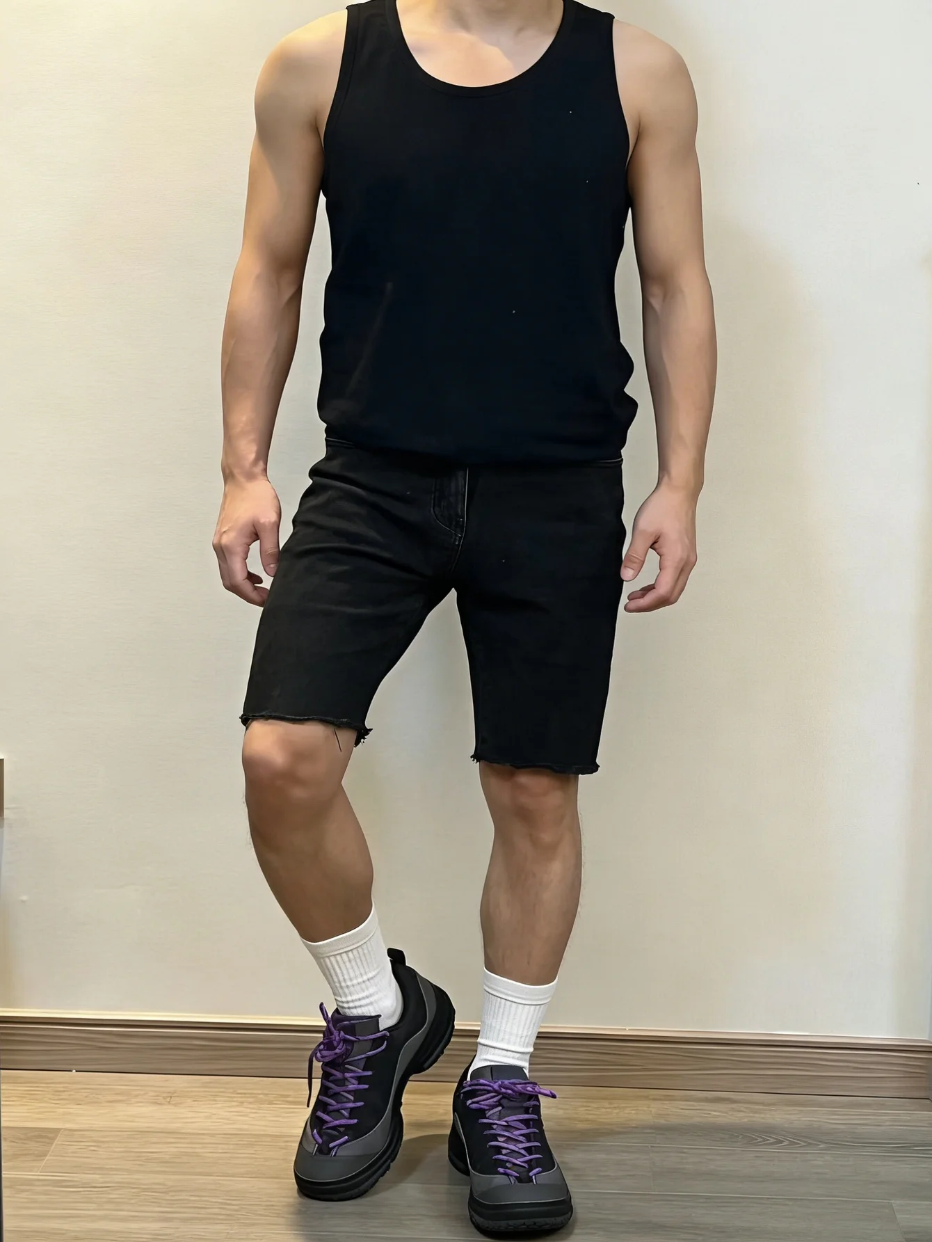 Джинсовые шорты унисекс в стиле стритвир, черные, облегающие, в стиле хип-хоп, без аксессуаров и ремней.
Джинсовые шорты унисекс в стиле стритвир, черные, облегающие, в стиле хип-хоп, без аксессуаров и ремней.