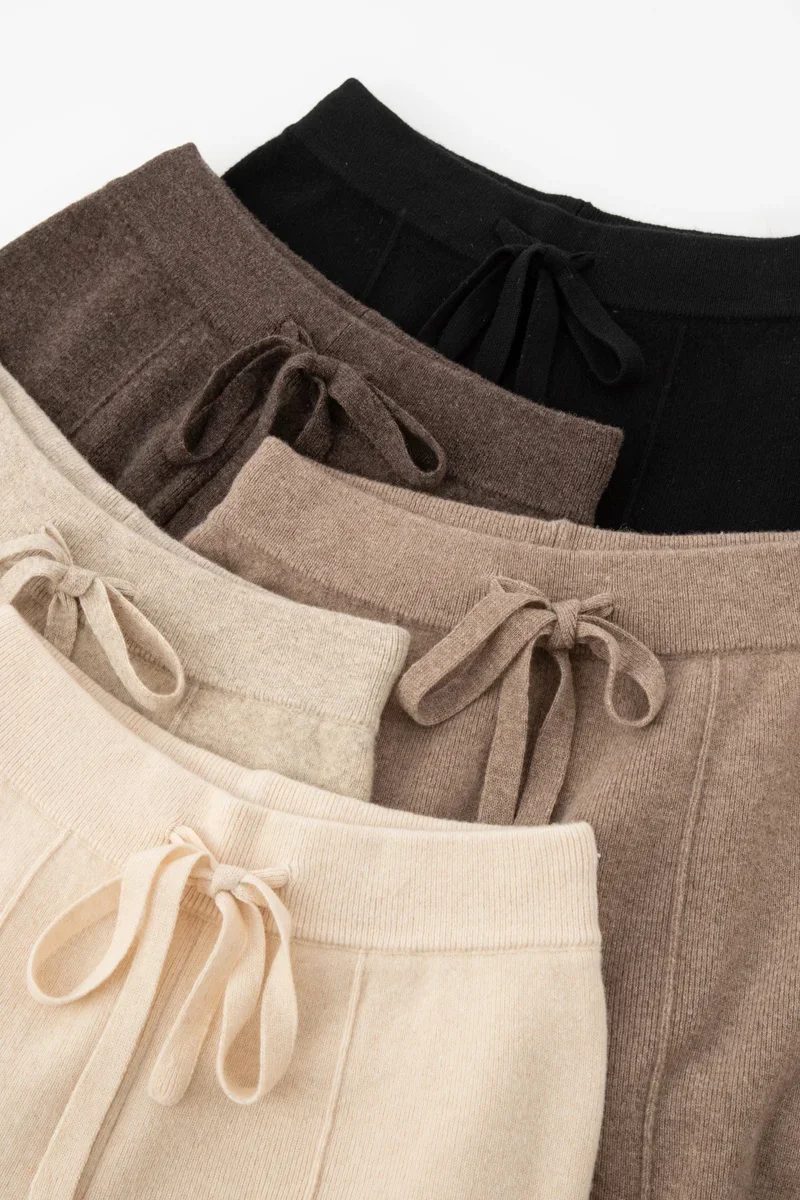 2025 Fashion Women Pants Pure Color Wide Leg Pants 100% Merino Wool Knitted Trousers Spring Autumn High Waist Lace-up Pants
2025 Fashion Women Pants Pure Color Wide Leg Pants 100% Merino Wool Knitted Trousers Spring Autumn High Waist Lace-up Pants