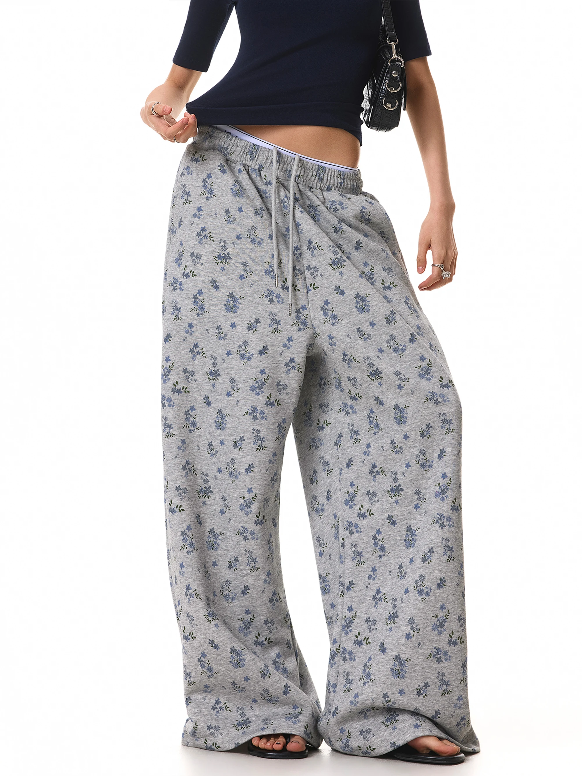 Blue Floral Print Loose Fit Casual Pants Elastic Waist Wide Leg Vintage Design Versatile Straight Leg Sweatpants
Blue Floral Print Loose Fit Casual Pants Elastic Waist Wide Leg Vintage Design Versatile Straight Leg Sweatpants