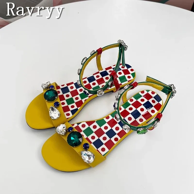 Новые летние женские сандалии со стразами и драгоценными камнями, богемный стиль, лакированная кожаная обувь на плоской подошве с принтом, модная пляжная обувь
Новые летние женские сандалии со стразами и драгоценными камнями, богемный стиль, лакированная кожаная обувь на плоской подошве с принтом, модная пляжная обувь