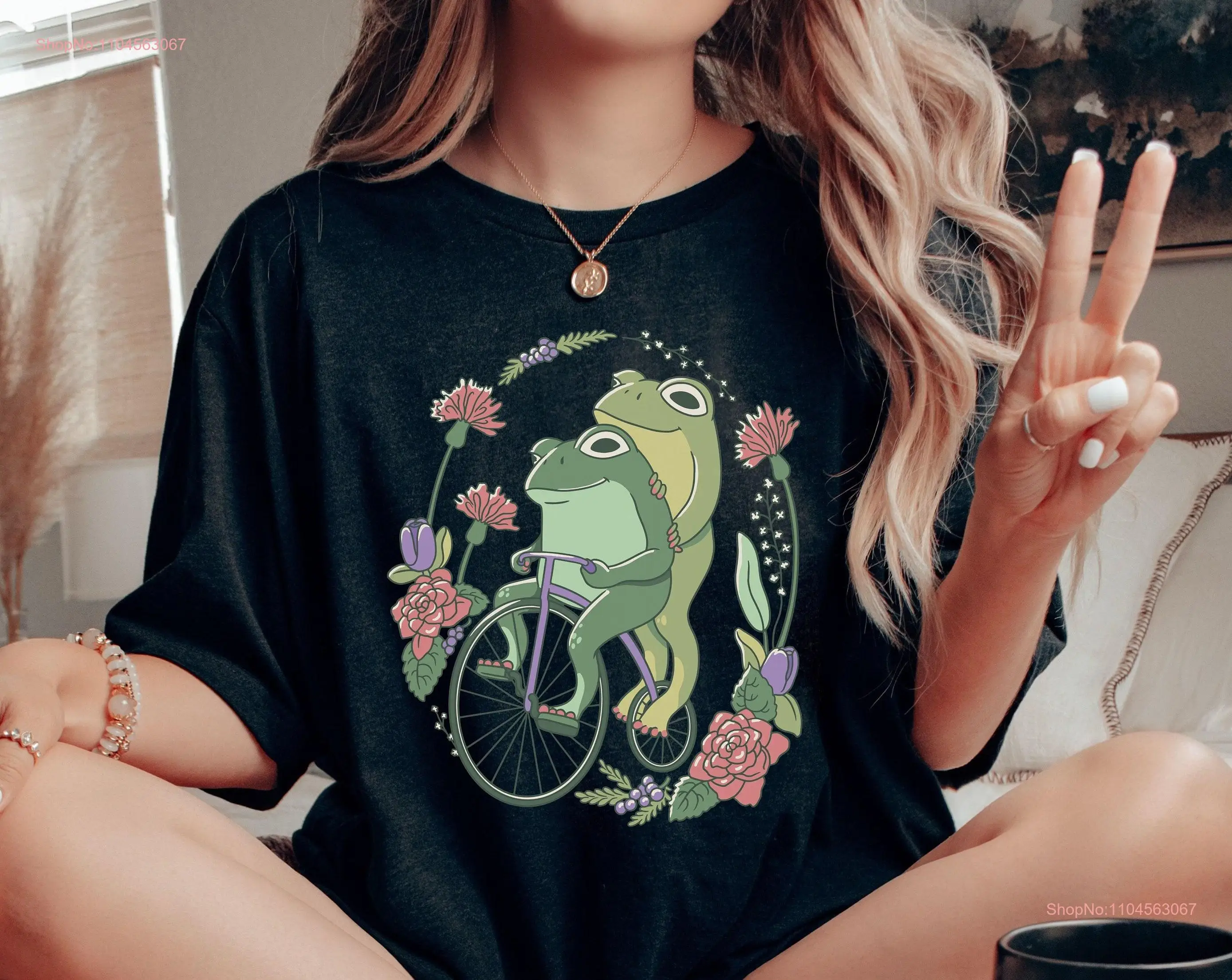 Frog and Toad T Shirt Bicycle Cottagecore Lover Light Academia Aesthetic long or short sleeves
Frog and Toad T Shirt Bicycle Cottagecore Lover Light Academia Aesthetic long or short sleeves