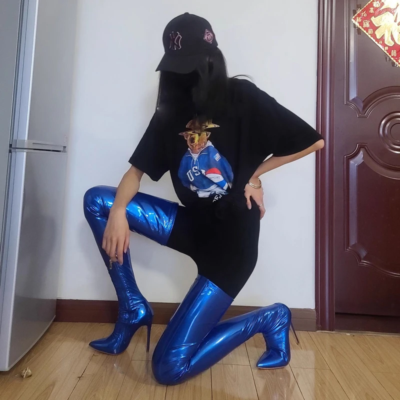 Сексуальные эластичные синие сапоги до бедра, женские рыцарские сапоги выше колена из лакированной кожи на тонком высоком каблуке 10/12 см
Сексуальные эластичные синие сапоги до бедра, женские рыцарские сапоги выше колена из лакированной кожи на тонком высоком каблуке 10/12 см