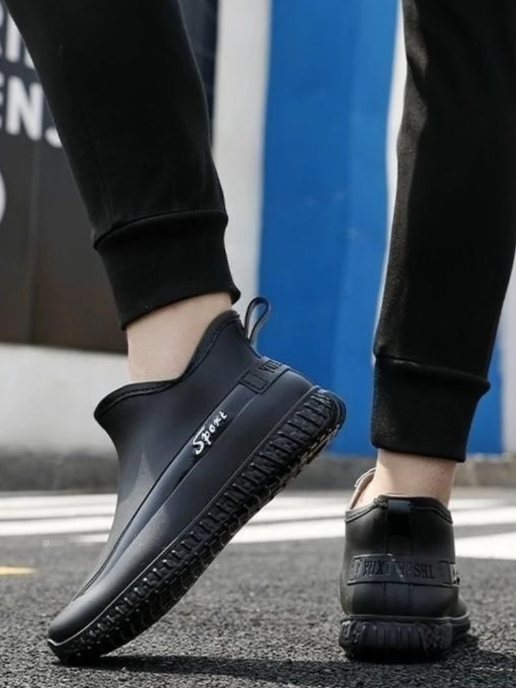 Водонепроницаемые силиконовые короткие мужские туфли, кухонные непромокаемые сапоги для шеф-повара для мужчин, нескользящие резиновые сапоги для взрослых, 2025 г., оригинальные водные рабочие лоферы из ПВХ 
Водонепроницаемые силиконовые короткие мужские туфли, кухонные непромокаемые сапоги для шеф-повара для мужчин, нескользящие резиновые сапоги для взрослых, 2025 г., оригинальные водные рабочие лоферы из ПВХ