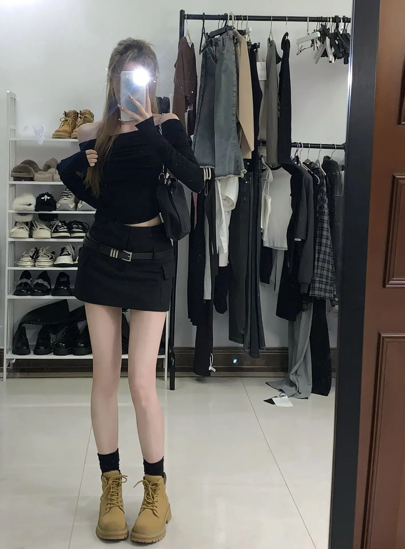 Elegant High Waist A-Line Skirt for Women in Black Korean Style Commute Zipper Design Slimming Flared Skirts
Elegant High Waist A-Line Skirt for Women in Black Korean Style Commute Zipper Design Slimming Flared Skirts