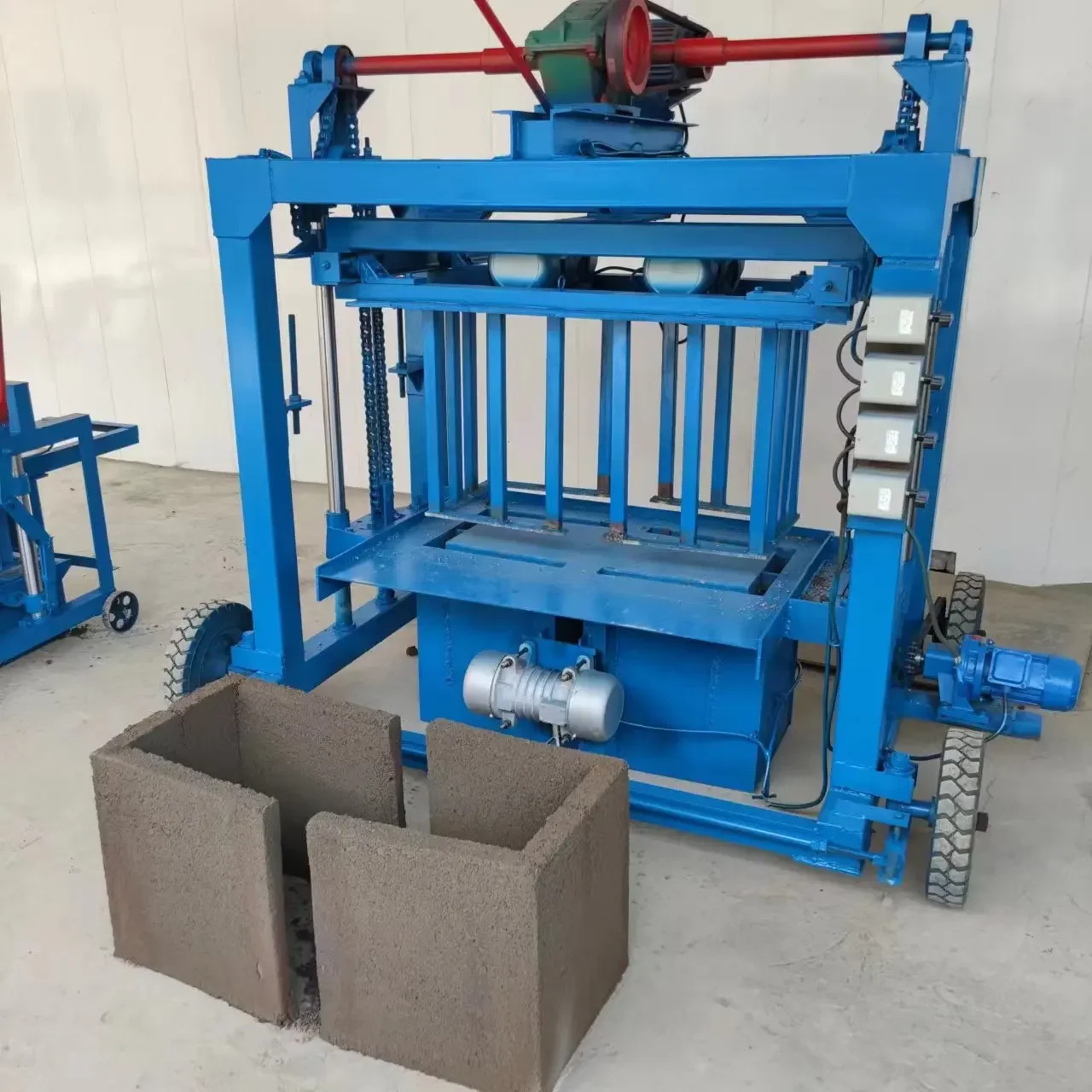 Hollow Brick Making Machine High Quality Cement Block Production Line Multi-Use Without Burning Hopper Factory Direct Sales
Hollow Brick Making Machine High Quality Cement Block Production Line Multi-Use Without Burning Hopper Factory Direct Sales