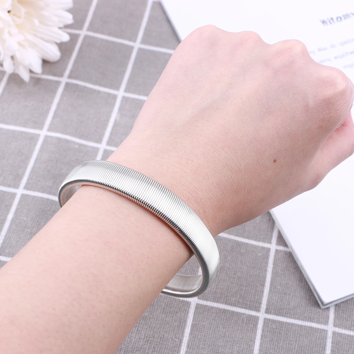 Spring Bracelet Elastic Armband Black 1cm Width 27cm Circumference Sleeve Holder Shirt Garter Men Wearable Cuff Strap for Long
Spring Bracelet Elastic Armband Black 1cm Width 27cm Circumference Sleeve Holder Shirt Garter Men Wearable Cuff Strap for Long