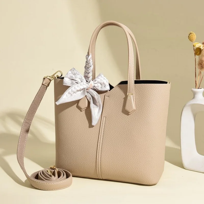 Elegant Crossbody Handbag Leather Women's Bag High-End Luxury Famous Designer Delicate Craft Vintage Commuter Bag
Elegant Crossbody Handbag Leather Women's Bag High-End Luxury Famous Designer Delicate Craft Vintage Commuter Bag