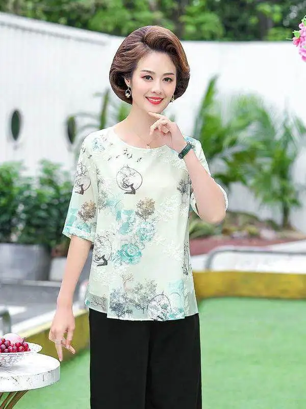 Summer 2026 Double Layered Chiffon Top Women's Mom Style Printed Shirt Five Sleeve Mid-aged And Elderly High-end Fashion
Summer 2026 Double Layered Chiffon Top Women's Mom Style Printed Shirt Five Sleeve Mid-aged And Elderly High-end Fashion