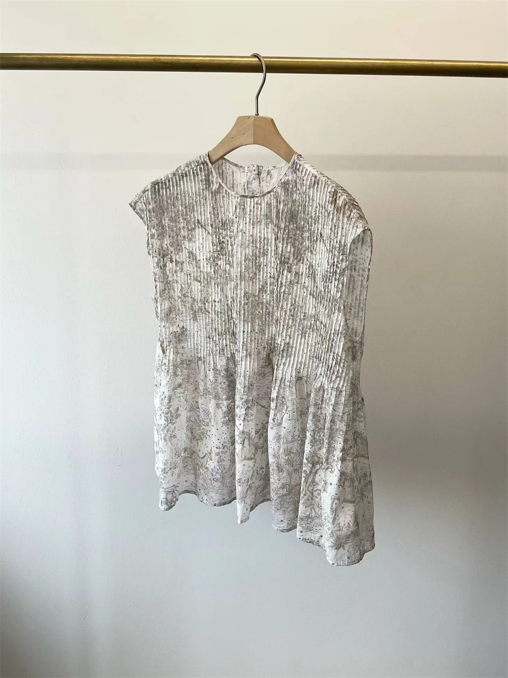 Women's Lightweight Slightly Cool T-Shirts Soft Delicately Breathable Printed Tops
Women's Lightweight Slightly Cool T-Shirts Soft Delicately Breathable Printed Tops