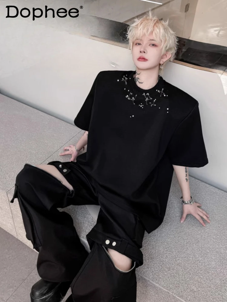 2025 Summer New Round Neck Pullover Shoulder Pad T-Shirts Men's Short Sleeve High-end Trendy Handsome Loose Pin Decorative Tops
2025 Summer New Round Neck Pullover Shoulder Pad T-Shirts Men's Short Sleeve High-end Trendy Handsome Loose Pin Decorative Tops