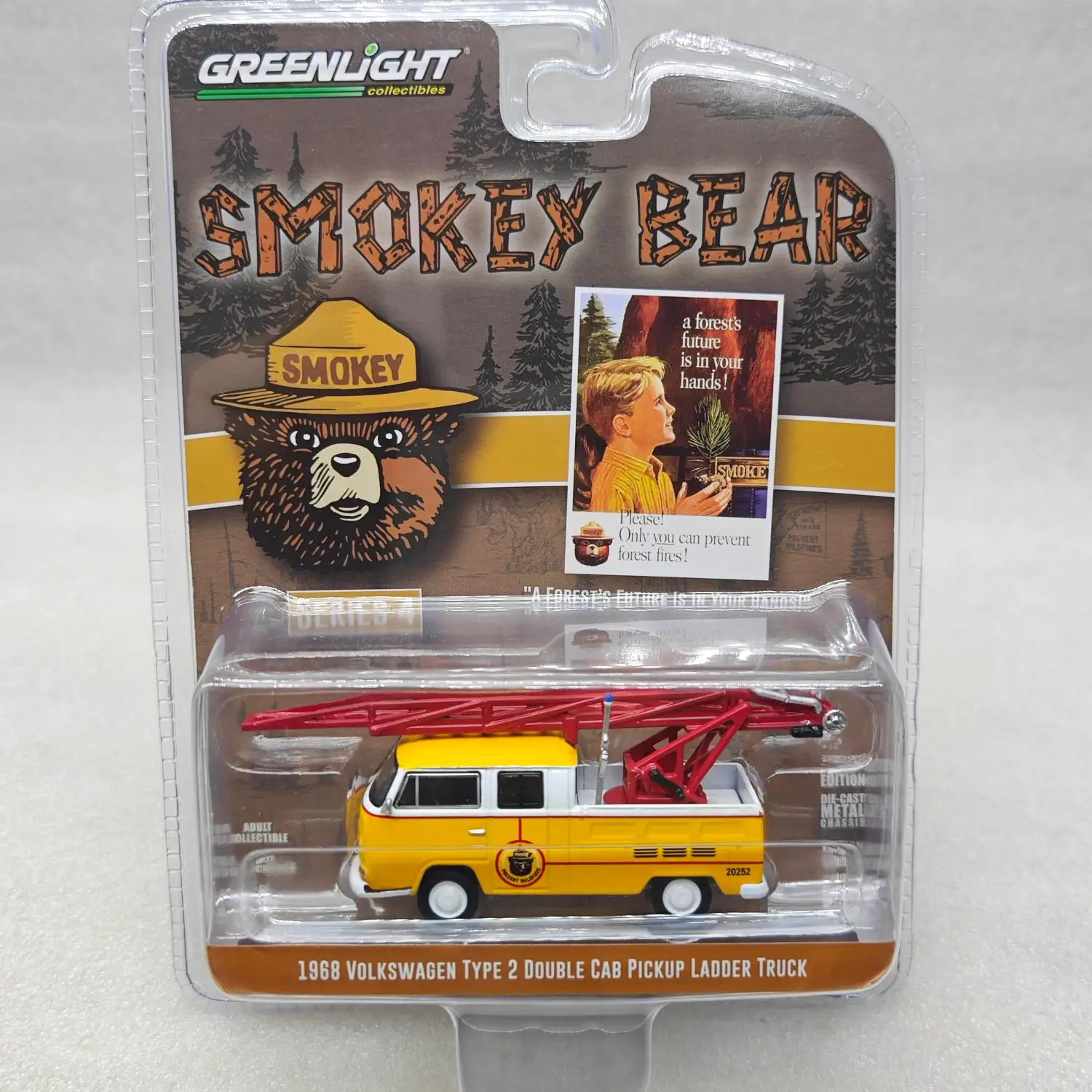 GreenLight 1:64 Smoked Bear Series 4 - 1968 Volkswagen T2 Dual Cab Pickup Ladder Truck Diecast Alloy Car Model Collectible
GreenLight 1:64 Smoked Bear Series 4 - 1968 Volkswagen T2 Dual Cab Pickup Ladder Truck Diecast Alloy Car Model Collectible