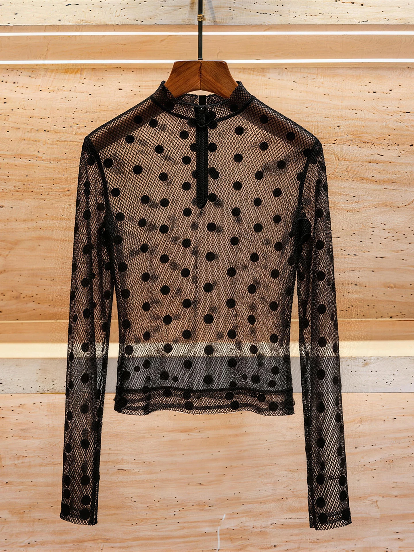 South Oil High-End Women's Summer 2026 Hepburn Spot Mesh T-Shirt Top Elegant Commute Style Long Sleeve Printed Breathable
South Oil High-End Women's Summer 2026 Hepburn Spot Mesh T-Shirt Top Elegant Commute Style Long Sleeve Printed Breathable