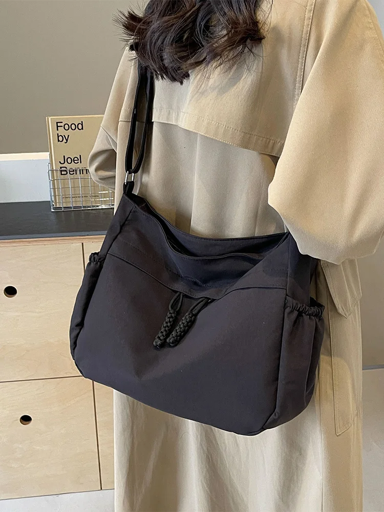 Casual Large Canvas Shoulder Bag for Women Spring Commuter Tote Bag Fashionable New 2025 Class Travel Slant Crossbody Bag
Casual Large Canvas Shoulder Bag for Women Spring Commuter Tote Bag Fashionable New 2025 Class Travel Slant Crossbody Bag