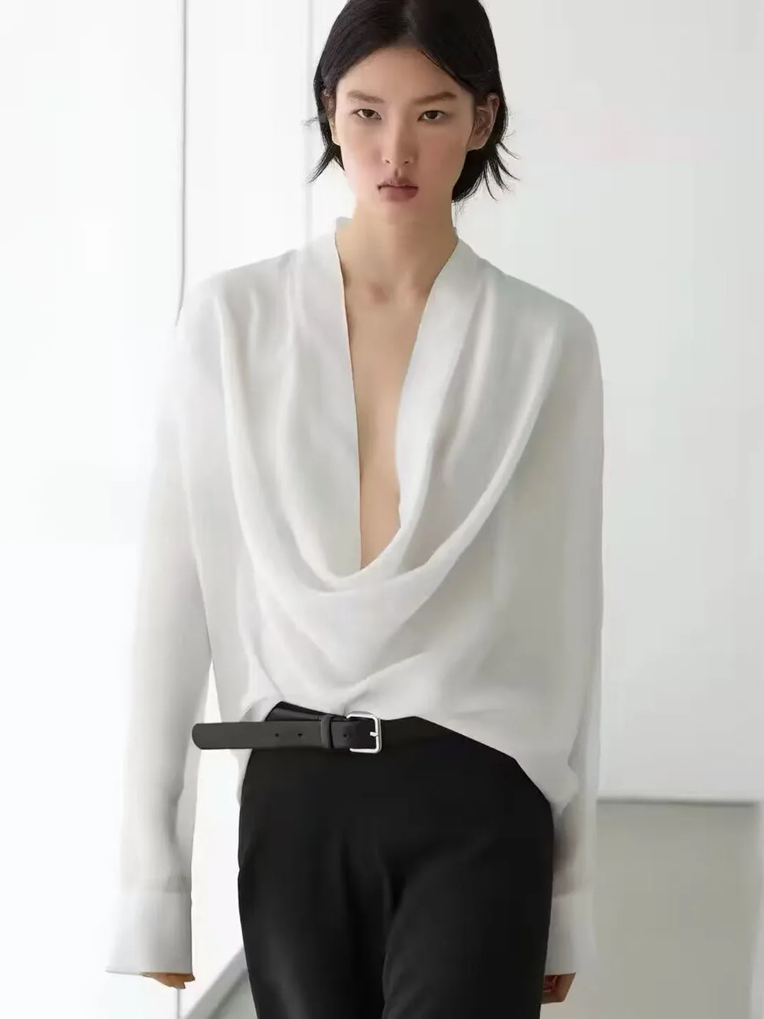 Elegant Casual White Long Sleeve Shirt Women's Loose Fit V-Neck Draped Gown Summer New Style MD Women's Fashion Cotton Blend
Elegant Casual White Long Sleeve Shirt Women's Loose Fit V-Neck Draped Gown Summer New Style MD Women's Fashion Cotton Blend