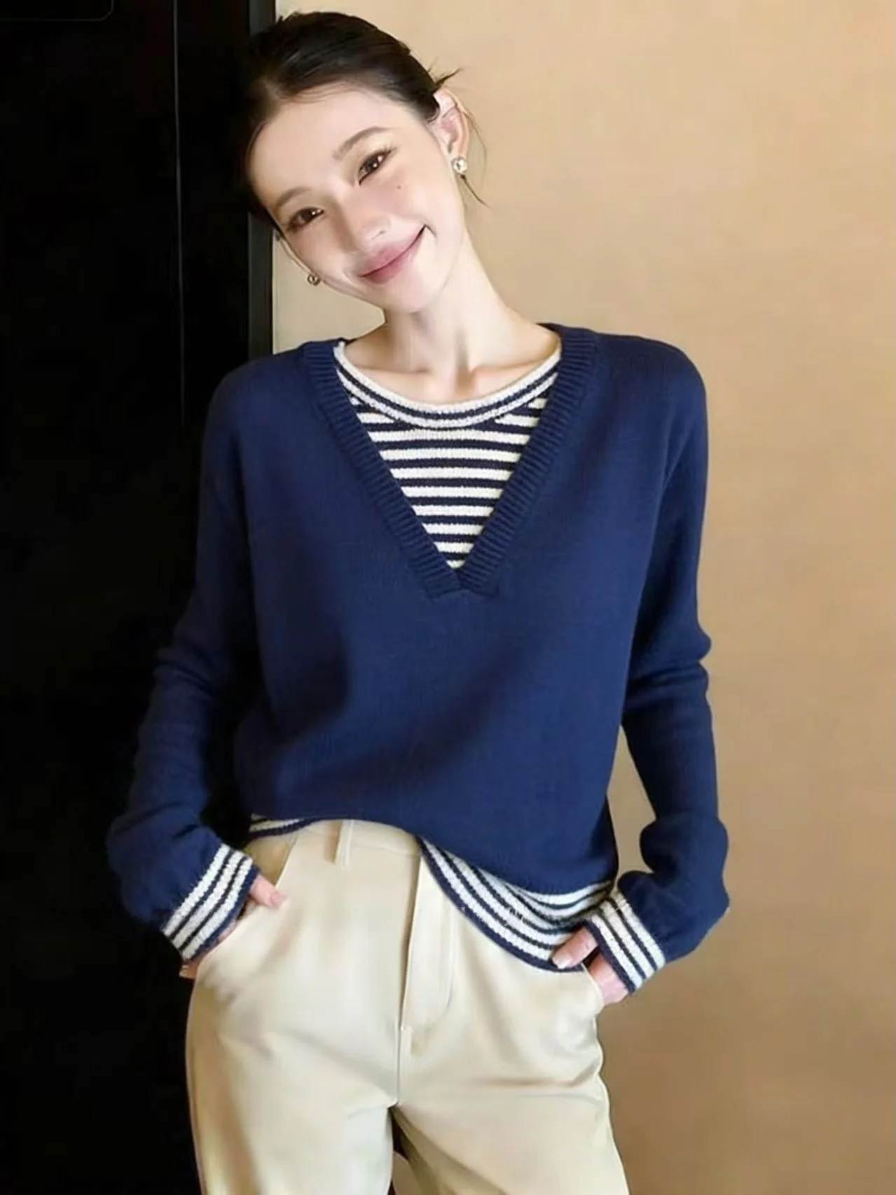 Весна 2026: Свободный женский вязаный свитер с цветными полосками, имитация двухслойности, удобный лонгслив из мягкого шерстяного материала
Весна 2026: Свободный женский вязаный свитер с цветными полосками, имитация двухслойности, удобный лонгслив из мягкого шерстяного материала