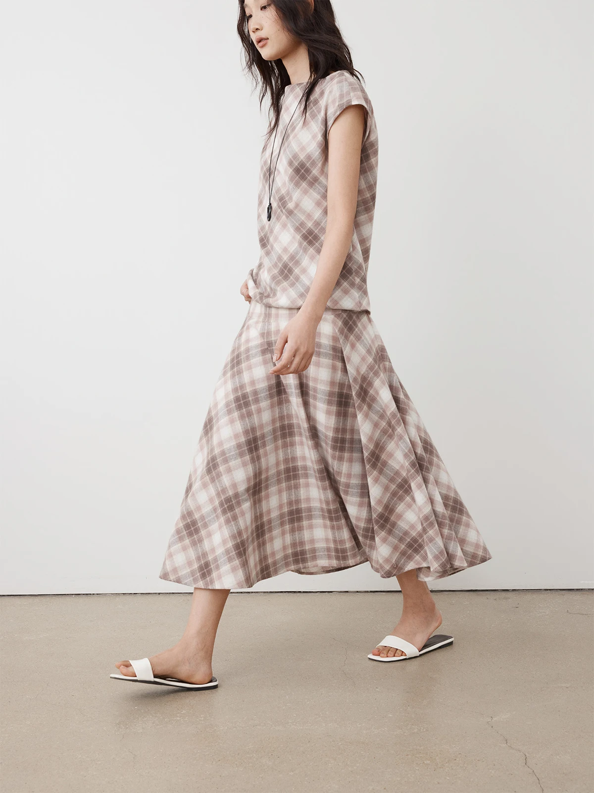 Pink Plaid Asymmetrical Hem Half Skirt Vintage Gradient Flocking Women's A-Line Skirt Cotton mid Waist Design Spring 2026
Pink Plaid Asymmetrical Hem Half Skirt Vintage Gradient Flocking Women's A-Line Skirt Cotton mid Waist Design Spring 2026