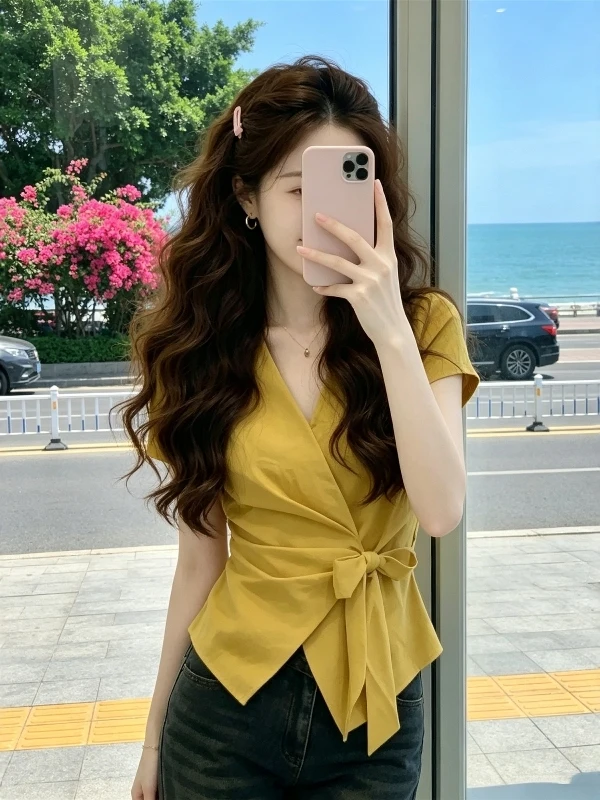 Slim Fit V-Neck Short Sleeve Shirt Women's Summer New Style Casual Wind Design Sense Irregular Tie Waist Top
Slim Fit V-Neck Short Sleeve Shirt Women's Summer New Style Casual Wind Design Sense Irregular Tie Waist Top