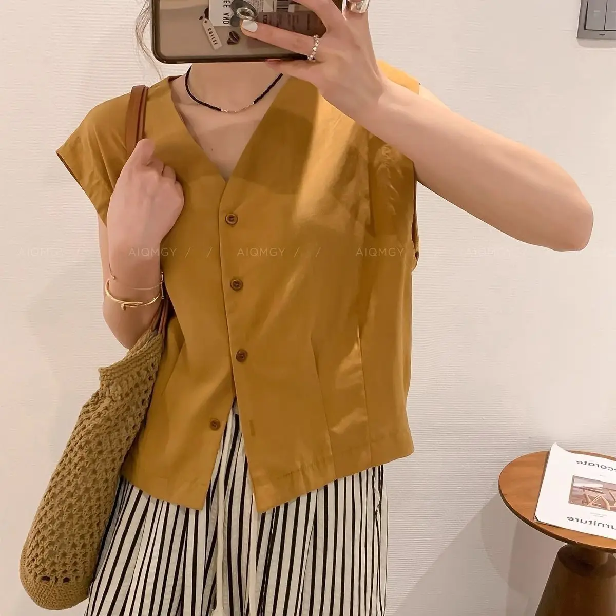 French Style Sleeveless Blouse Women Minimalist Solid Top Elegant Casual Basic Shirt Trendy OfficeWearVersatileWardrobeEssential
French Style Sleeveless Blouse Women Minimalist Solid Top Elegant Casual Basic Shirt Trendy OfficeWearVersatileWardrobeEssential