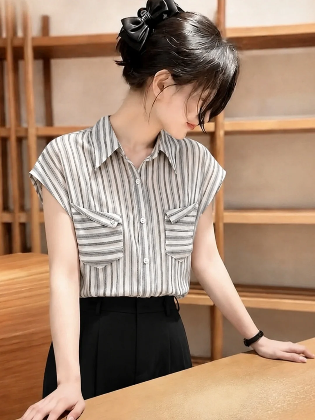 Summer 2026 Collar Shirt Commute Versatile Single Button Short Sleeve Striped Design Women's Fashion Straight Cut Silk Top
Summer 2026 Collar Shirt Commute Versatile Single Button Short Sleeve Striped Design Women's Fashion Straight Cut Silk Top