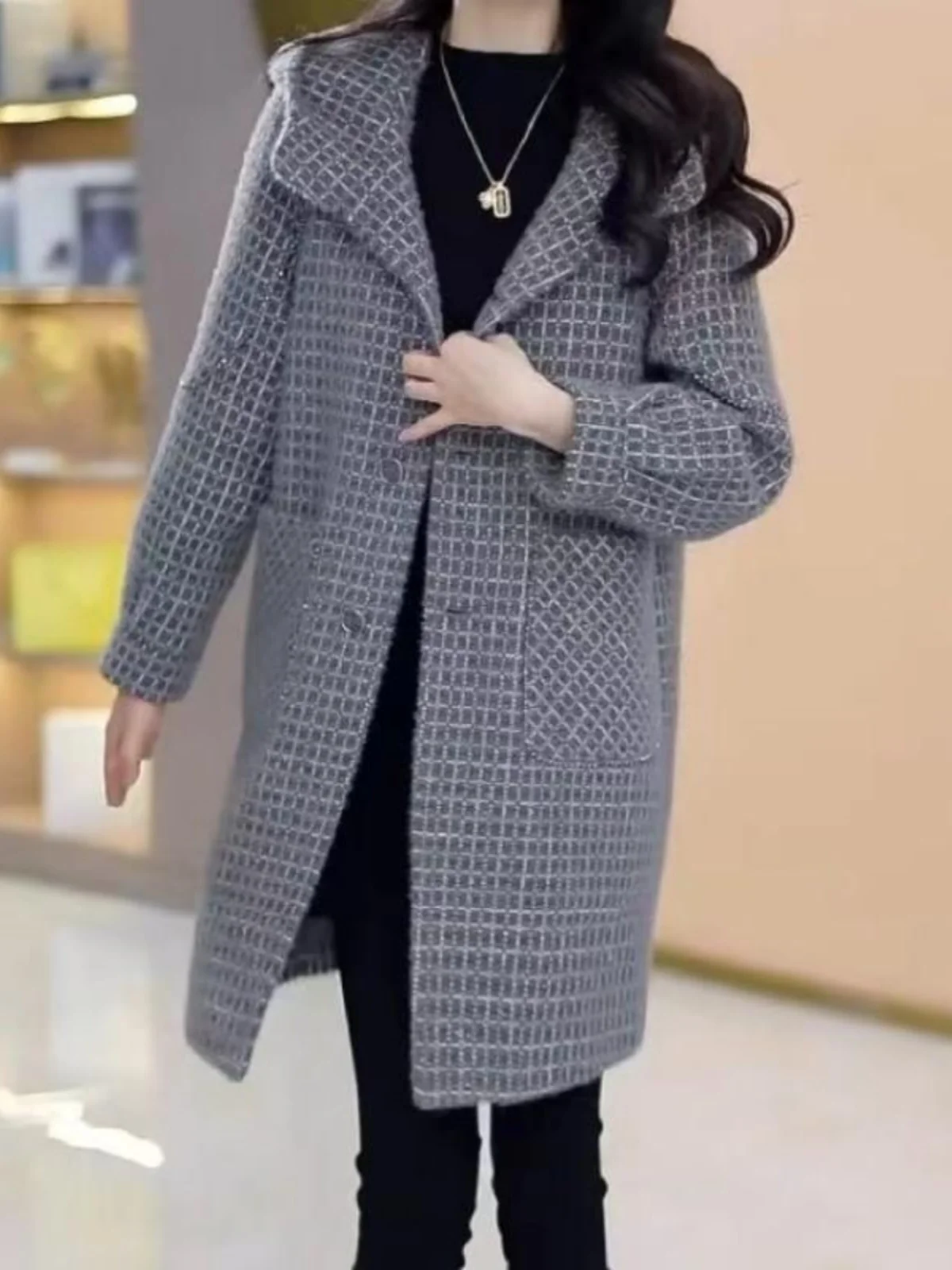 Повседневное модное осенне-зимнее длинное пальто с капюшоном для женщин среднего и старшего возраста, свободного кроя, из полиэстера, для повседневной носки
Повседневное модное осенне-зимнее длинное пальто с капюшоном для женщин среднего и старшего возраста, свободного кроя, из полиэстера, для повседневной носки