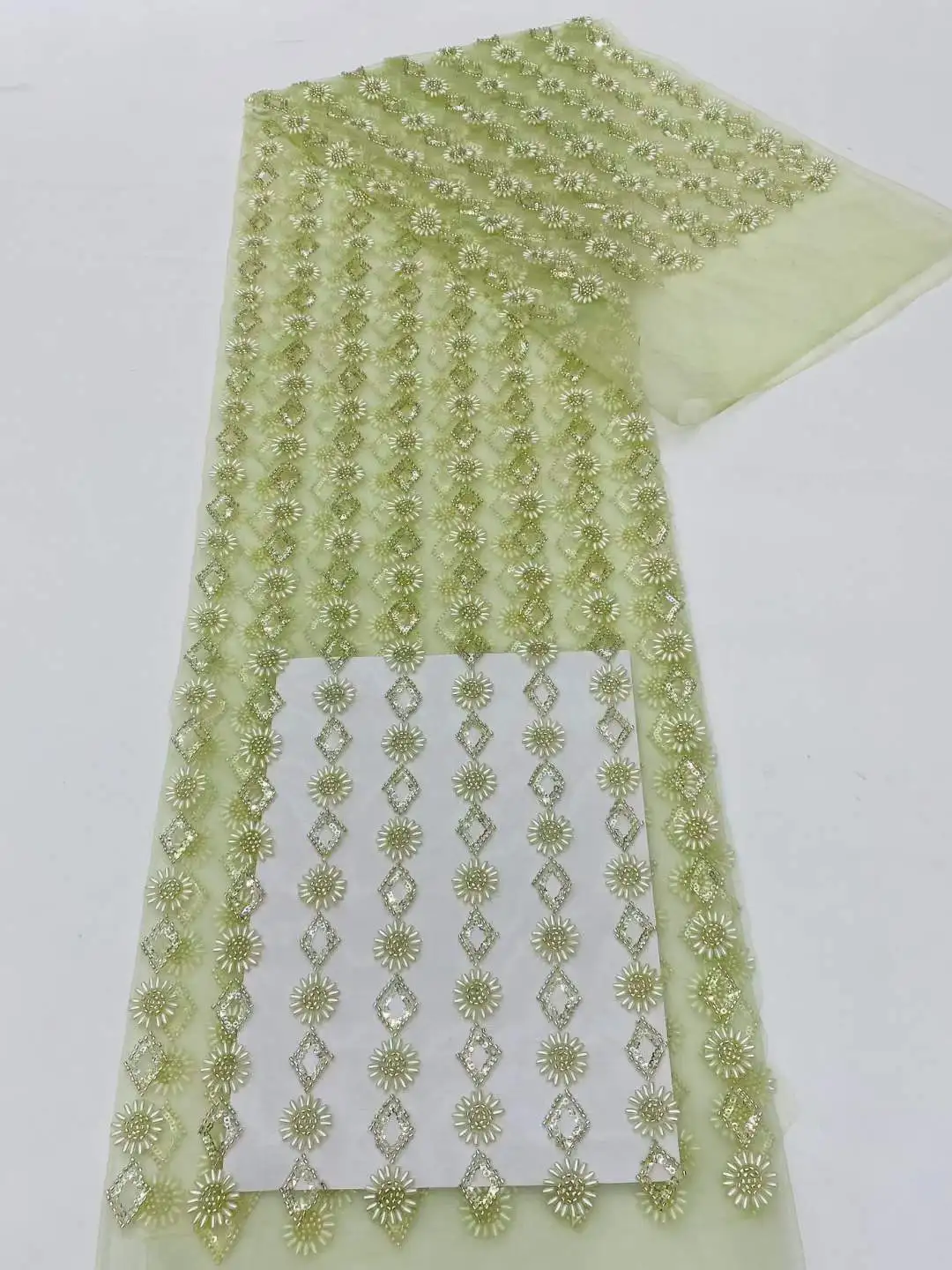 Luxury African Heavy Beaded Laced Fabric Nigerian 3D Flower Tulle Lace Sequins French Fabric for Wedding CD
Luxury African Heavy Beaded Laced Fabric Nigerian 3D Flower Tulle Lace Sequins French Fabric for Wedding CD