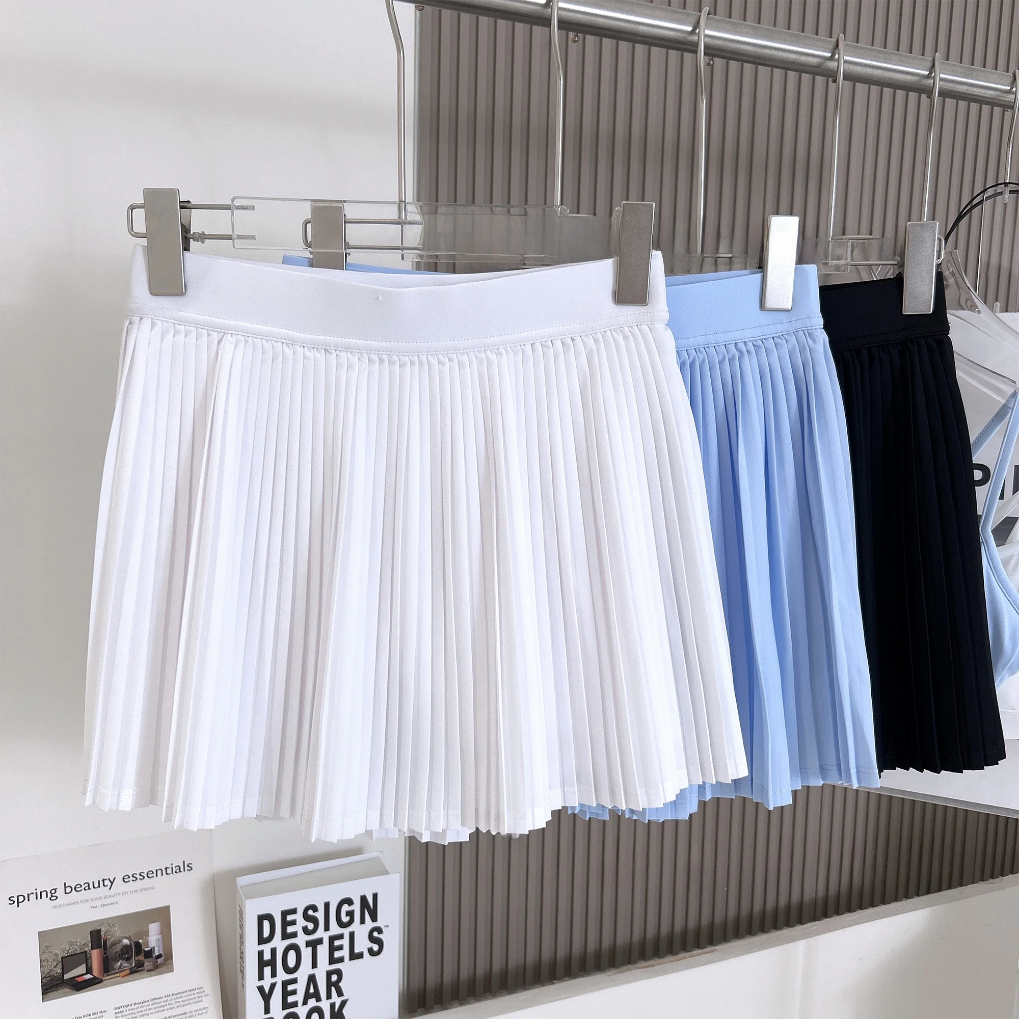 Новая женская плиссированная юбка с высокой талией для тенниса, бега, йоги и фитнеса. Летняя модель, готовая к носке.
Новая женская плиссированная юбка с высокой талией для тенниса, бега, йоги и фитнеса. Летняя модель, готовая к носке.