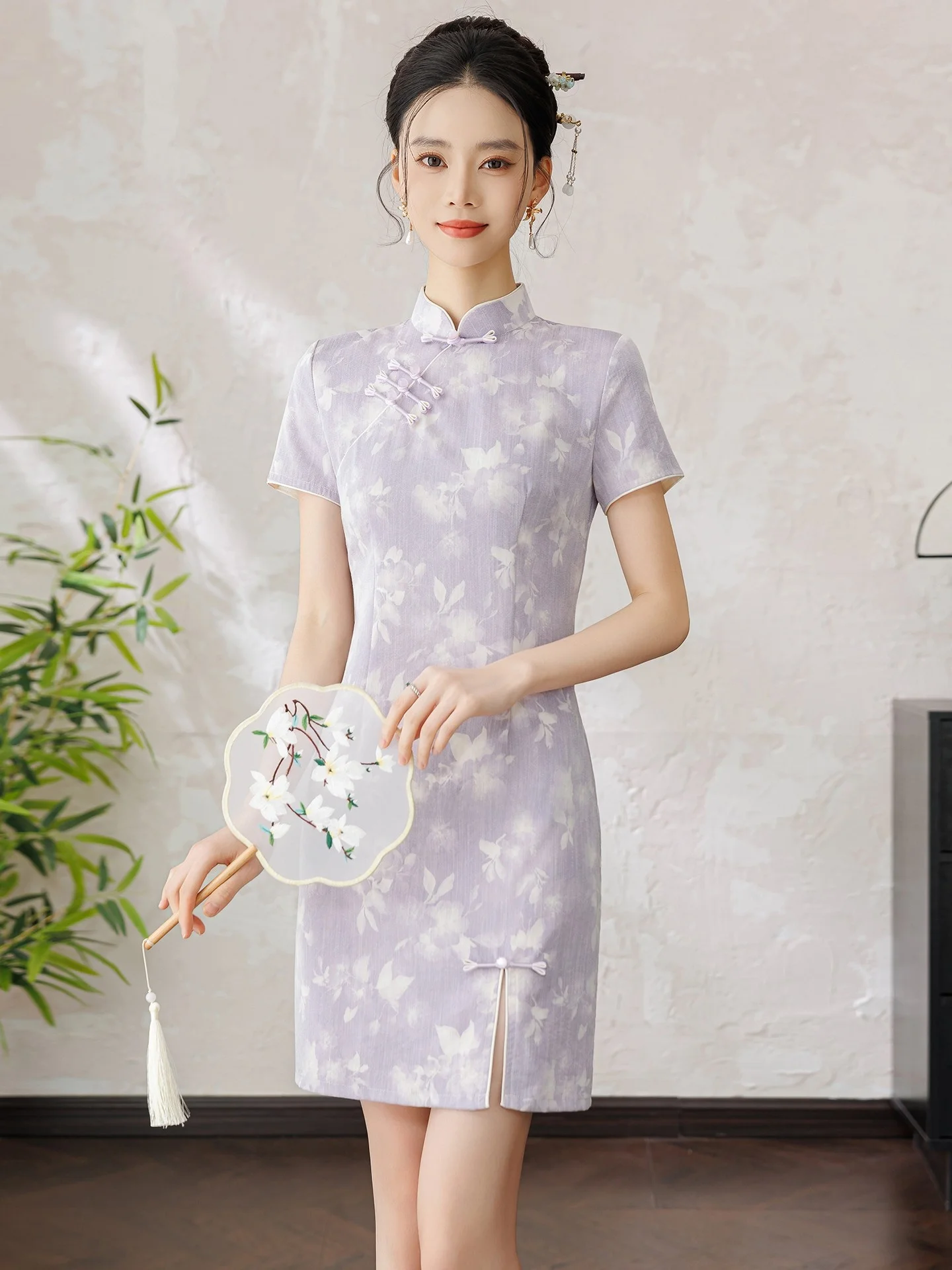 Young Women's Purple Small Size Summer Daily Wear Breathable Short Sleeve Low Slit Floral Patterned Long Qipao
Young Women's Purple Small Size Summer Daily Wear Breathable Short Sleeve Low Slit Floral Patterned Long Qipao