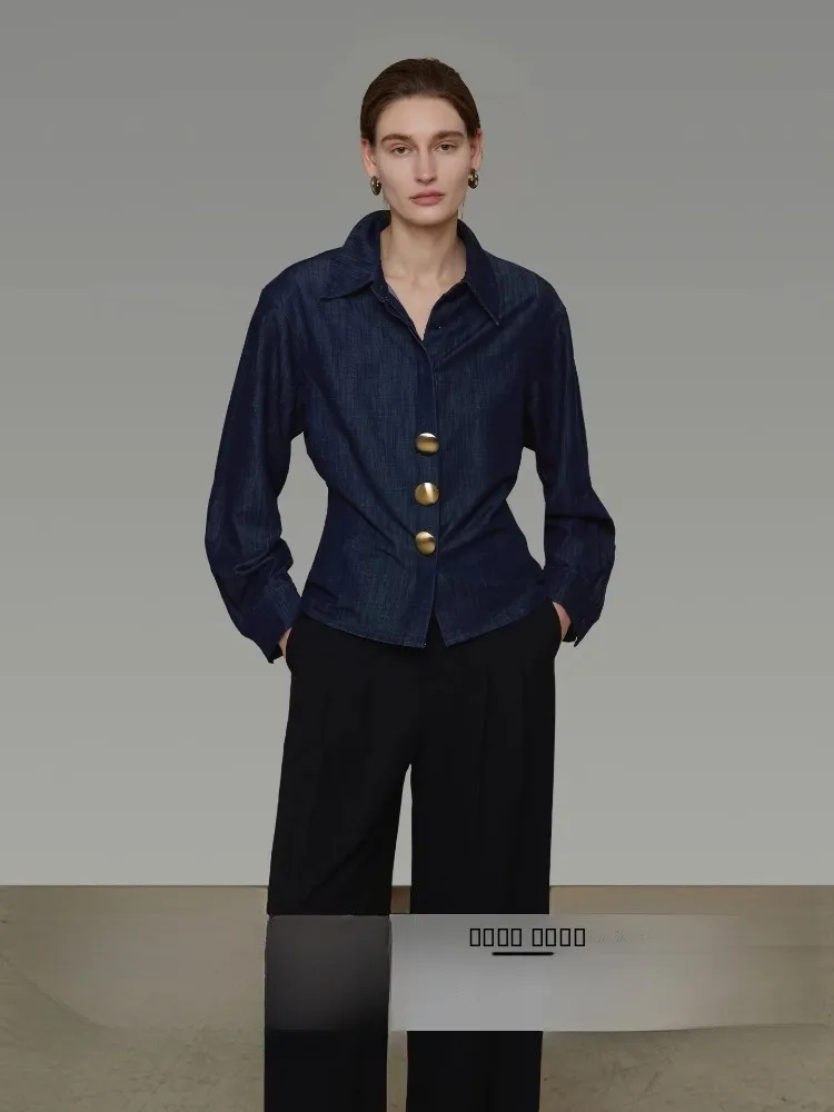 Ретро джинсовая рубашка женская с металлическими пуговицами, простой элегантный дизайн, универсальный топ с длинным рукавом, новинка 2026 года, свободный крой для повседневной носки
Ретро джинсовая рубашка женская с металлическими пуговицами, простой элегантный дизайн, универсальный топ с длинным рукавом, новинка 2026 года, свободный крой для повседневной носки