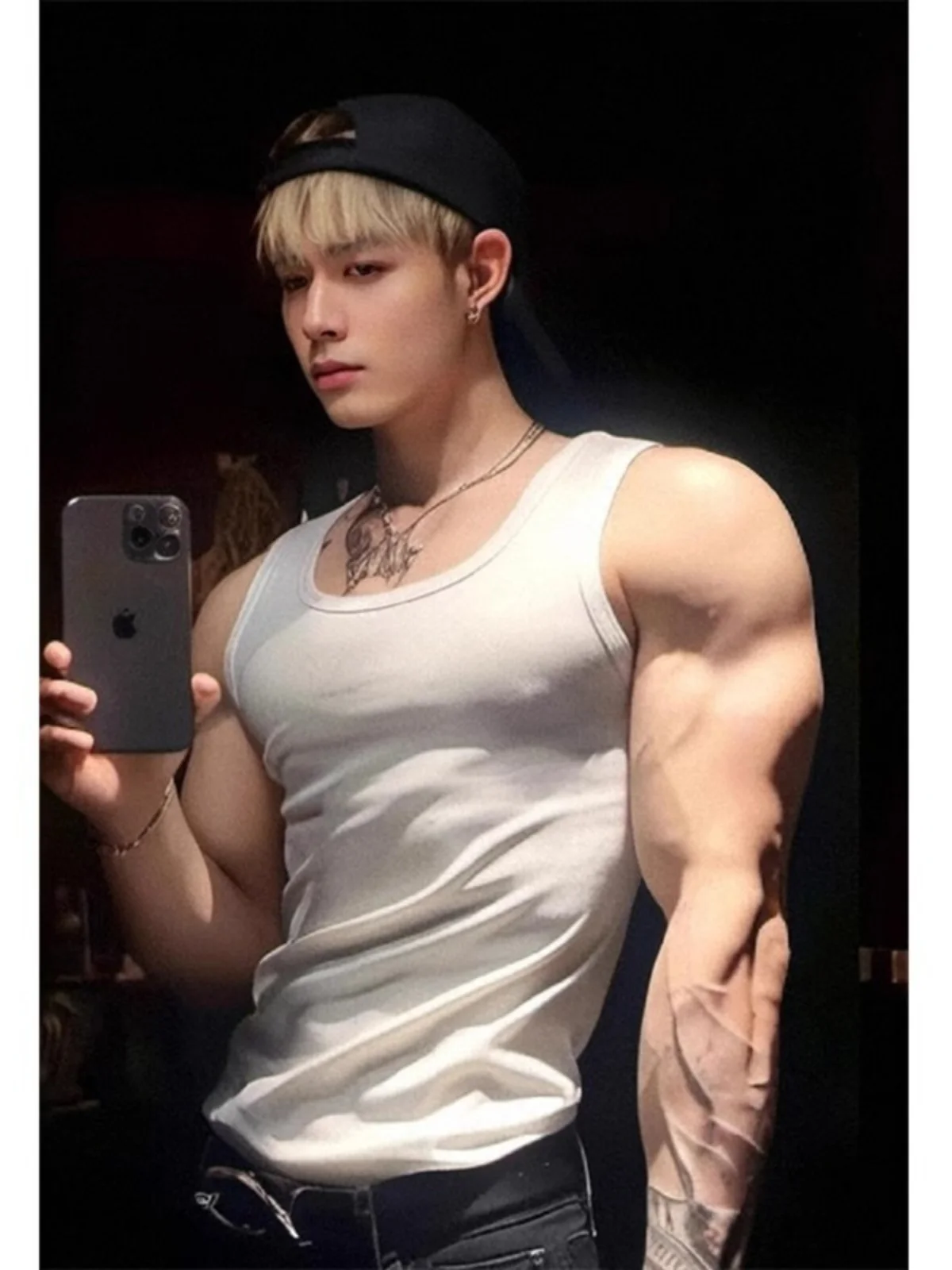 Белый спортивный ребристый жилет для мужчин, летний, в американском стиле, для фитнеса и тренировок, с вырезом на плечах, подчеркивающий мускулатуру
Белый спортивный ребристый жилет для мужчин, летний, в американском стиле, для фитнеса и тренировок, с вырезом на плечах, подчеркивающий мускулатуру