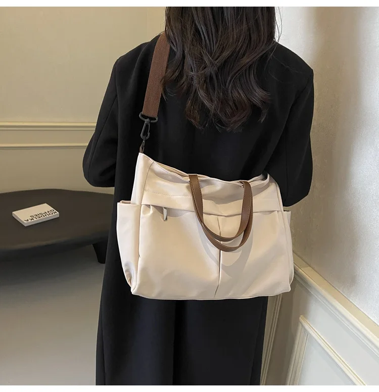Fashion Nylon Women's Handbag Shoulder Bag with Two Pockets, Large Capacity Commuter Handbag Capable of Carrying Items
Fashion Nylon Women's Handbag Shoulder Bag with Two Pockets, Large Capacity Commuter Handbag Capable of Carrying Items