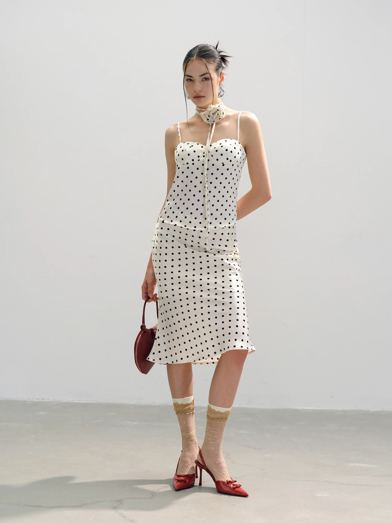 Summer Polka Dot Acetate Halter Neck Vest Top And Skirt Set with Bow Tie Three Dimensional Rose Women's Slim Fit Vest Dress
Summer Polka Dot Acetate Halter Neck Vest Top And Skirt Set with Bow Tie Three Dimensional Rose Women's Slim Fit Vest Dress