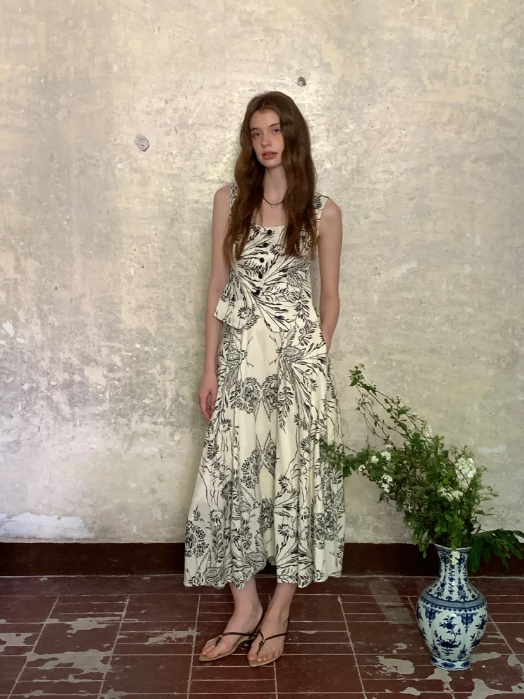 Новый комплект из двух предметов: топ-майка с цветочным принтом и юбка, женский летний модный ансамбль из нейлоновой ткани, для женщин 25-35 лет
Новый комплект из двух предметов: топ-майка с цветочным принтом и юбка, женский летний модный ансамбль из нейлоновой ткани, для женщин 25-35 лет