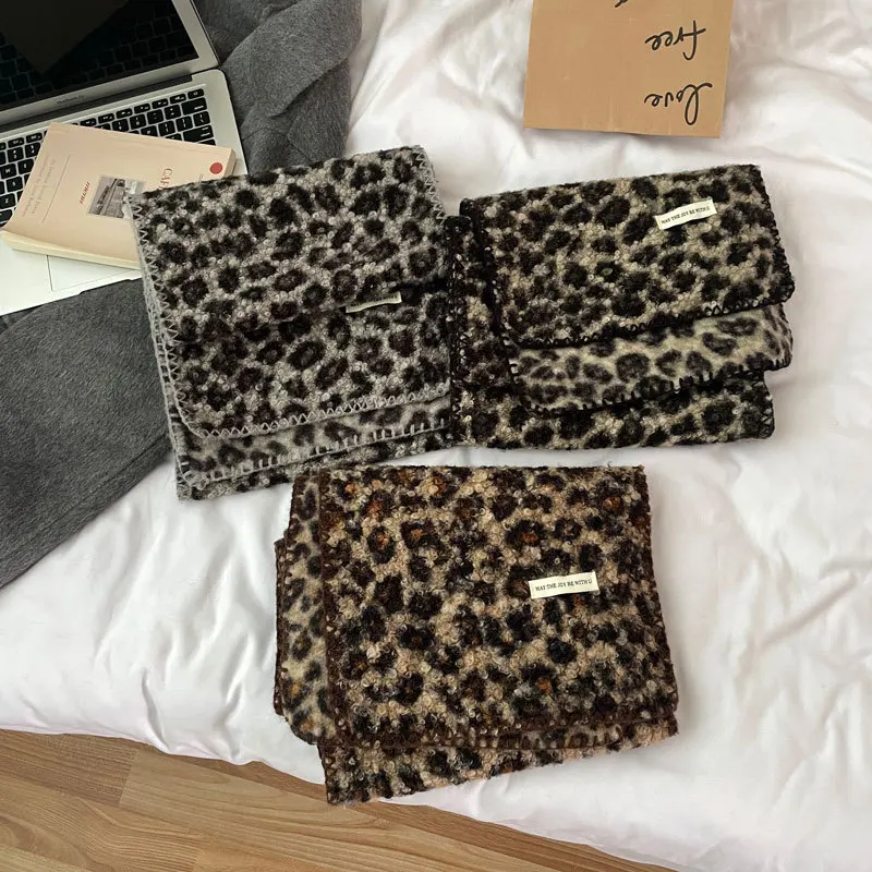 Women's Scarves New Korean Leopard Y2K Kawaii Sweet Cool Cute Autumn Winter Thickened Plush Warm High-quality Scarves For Girl
Women's Scarves New Korean Leopard Y2K Kawaii Sweet Cool Cute Autumn Winter Thickened Plush Warm High-quality Scarves For Girl