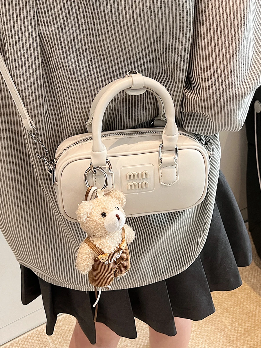 Famous brand high-end designer hand-carried bowling bag women's fashion all-match shoulder bag trend niche casual messenger bag
Famous brand high-end designer hand-carried bowling bag women's fashion all-match shoulder bag trend niche casual messenger bag