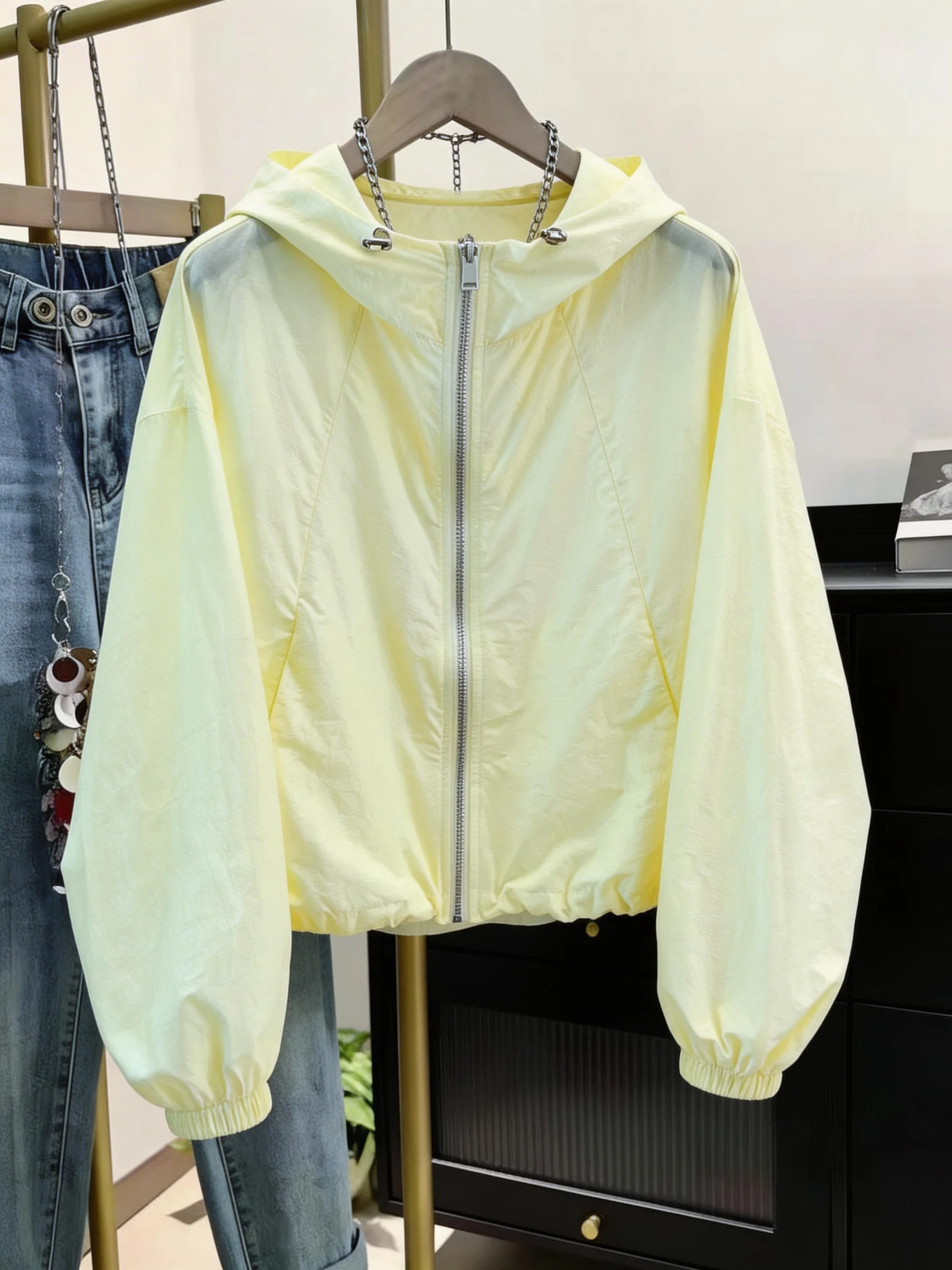 Spring Summer Women's Short Hooded Lightweight Breathable Sun Protection Jacket Casual Versatile Fashionable Zipper Closure
Spring Summer Women's Short Hooded Lightweight Breathable Sun Protection Jacket Casual Versatile Fashionable Zipper Closure