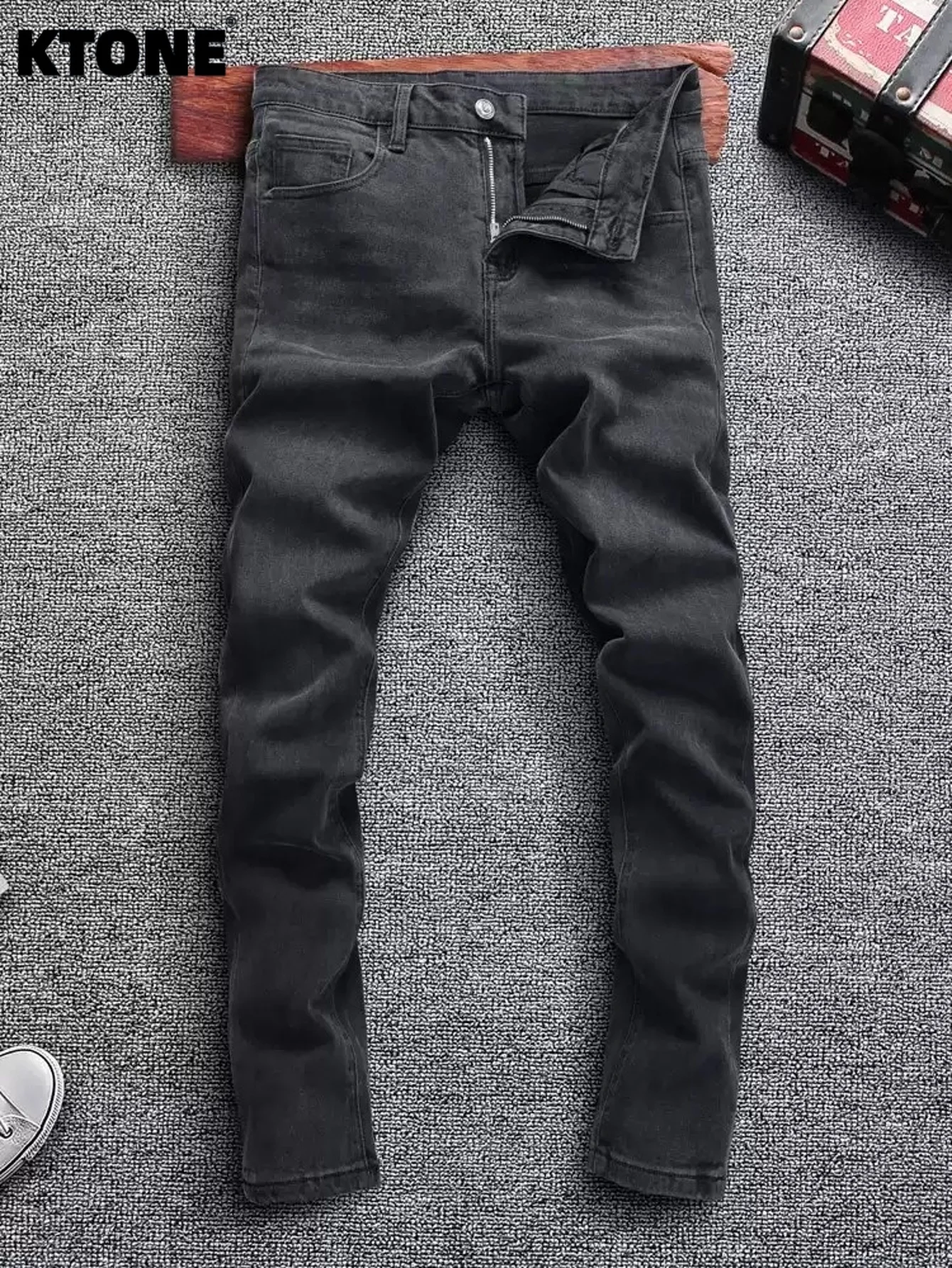 Мужские джинсы в стиле ретро, черные, узкие, из денима, Harajuku Drip Original. Аксессуары и ремни в комплект не входят.
Мужские джинсы в стиле ретро, черные, узкие, из денима, Harajuku Drip Original. Аксессуары и ремни в комплект не входят.