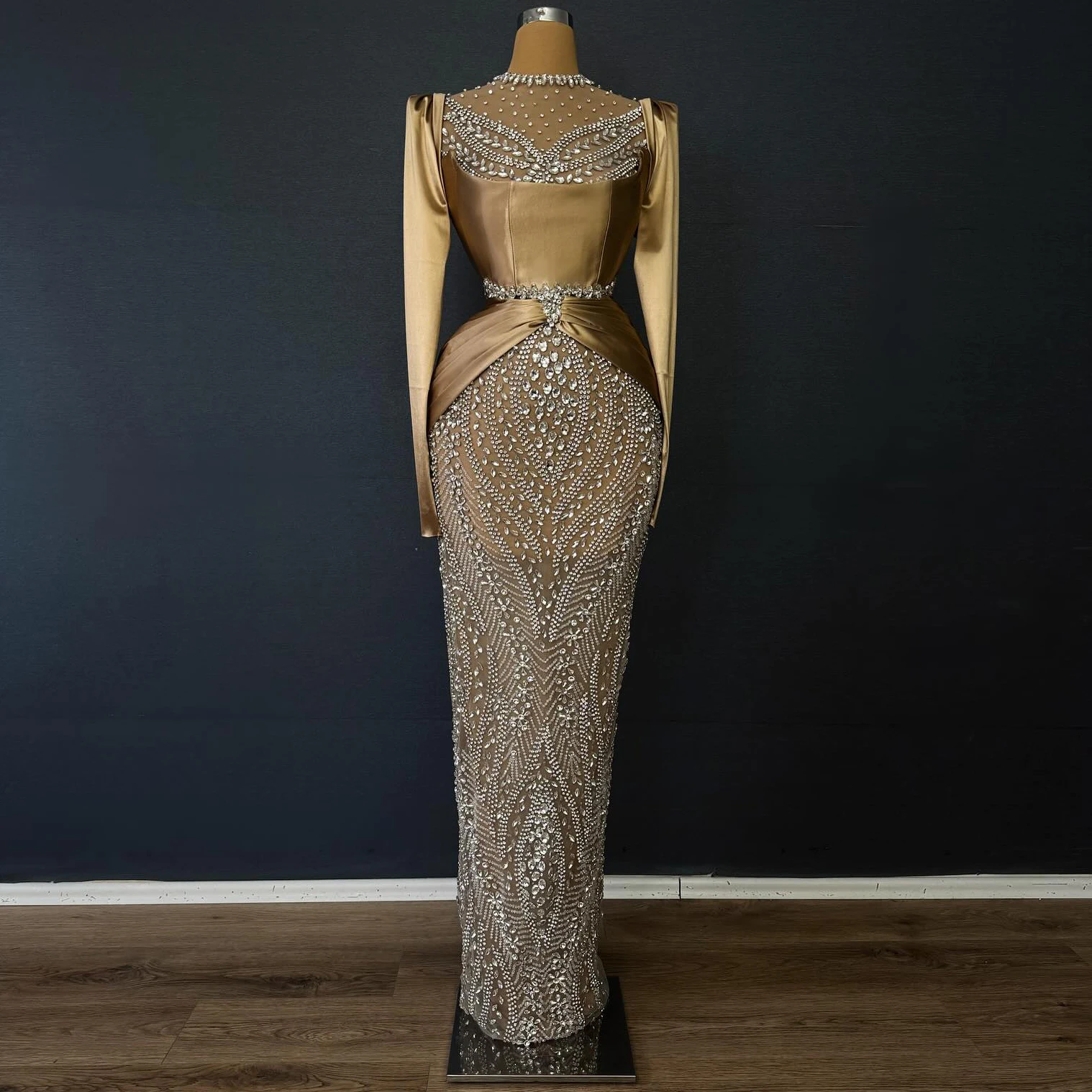 Customized Champagne Elegant Mermaid Evening Dress Long Sleeve Long Prom Dress Luxury Crystal Sequins Dubai Celebrity Dress
Customized Champagne Elegant Mermaid Evening Dress Long Sleeve Long Prom Dress Luxury Crystal Sequins Dubai Celebrity Dress