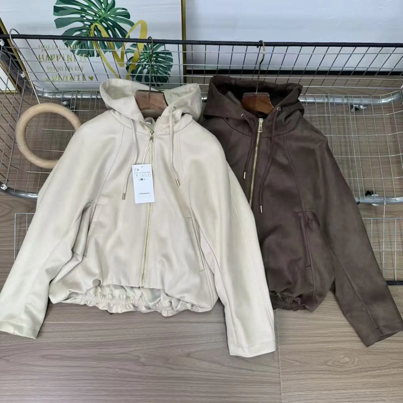 Женская куртка-пилот WMXZ осенняя новинка с капюшоном на молнии, двухцветная, повседневная, укороченная, с капюшоном
Женская куртка-пилот WMXZ осенняя новинка с капюшоном на молнии, двухцветная, повседневная, укороченная, с капюшоном