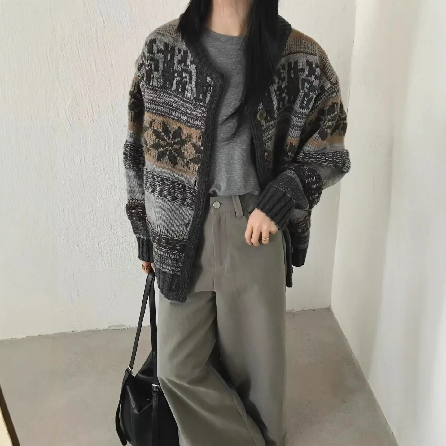 Knitted Cardigan Sweaters Women Jumpers Jacquard Round Neck Long Sleeve Single Breasted Loose Fit Casual Office Lady 2026 Autumn
Knitted Cardigan Sweaters Women Jumpers Jacquard Round Neck Long Sleeve Single Breasted Loose Fit Casual Office Lady 2026 Autumn