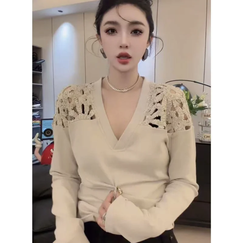 Новая высококачественная универсальная утягивающая футболка для женщин с однотонной строчкой, полый темпераментный топ с v-образным вырезом
Новая высококачественная универсальная утягивающая футболка для женщин с однотонной строчкой, полый темпераментный топ с v-образным вырезом