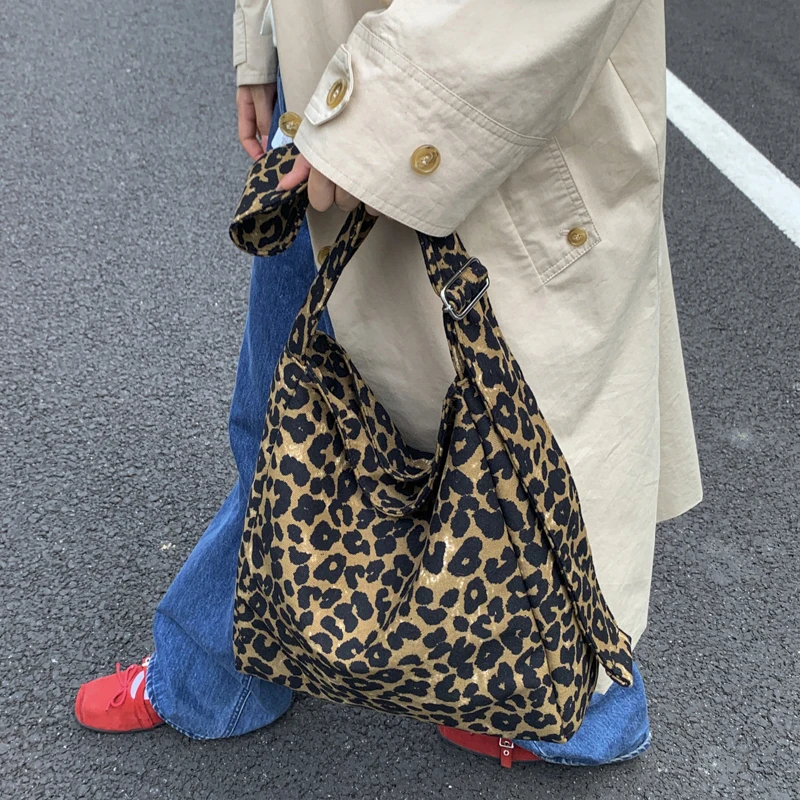 Elegant Women Leather Luxury Fashion Crossbody Bag Designer Shoulder Tote Handbag For Daily Modern Chic Style
Elegant Women Leather Luxury Fashion Crossbody Bag Designer Shoulder Tote Handbag For Daily Modern Chic Style