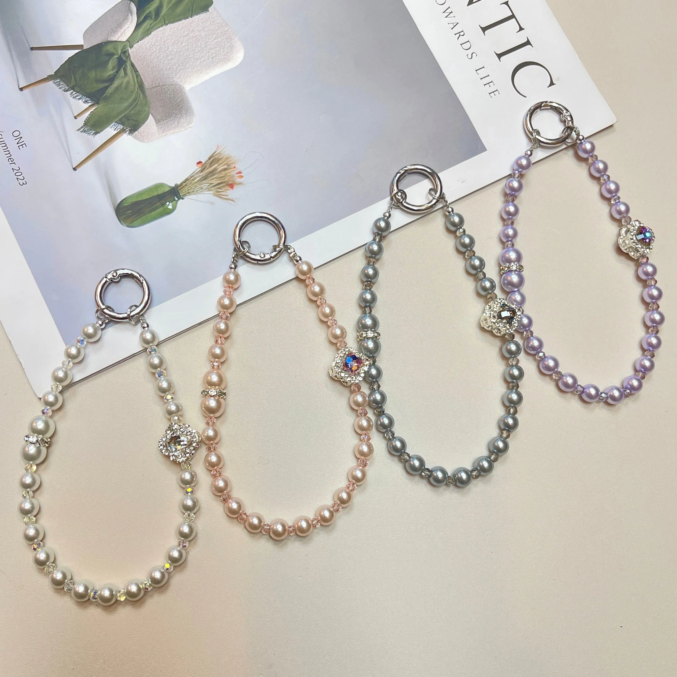 Diamond-inlaid Four-leaf Clover Mobile Phone Lanyard Wrist Full Diamond Hanging Chain Women High-end Hanger Decoration
Diamond-inlaid Four-leaf Clover Mobile Phone Lanyard Wrist Full Diamond Hanging Chain Women High-end Hanger Decoration