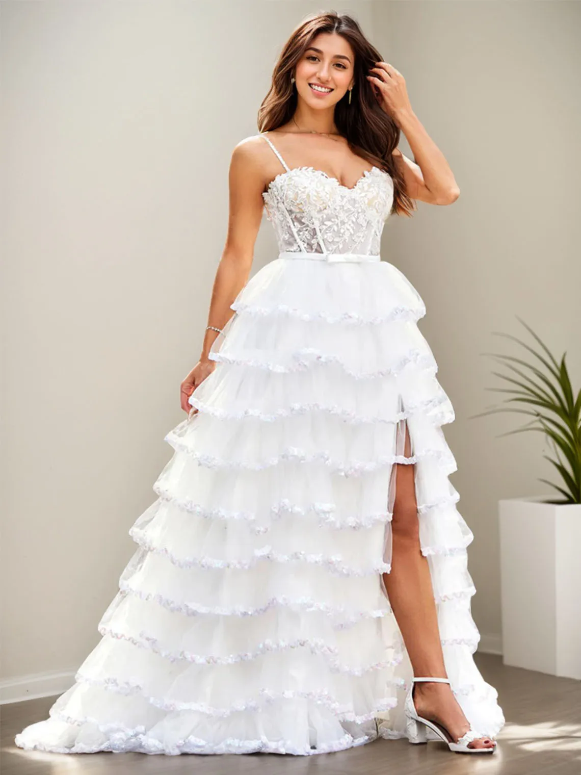 Elegant Modern A-Line Bridal Gown Sleeveless Lace Applique Bow Knot Spaghetti Strap Brush Train Bridal Gown 2025 Free Customized
Elegant Modern A-Line Bridal Gown Sleeveless Lace Applique Bow Knot Spaghetti Strap Brush Train Bridal Gown 2025 Free Customized