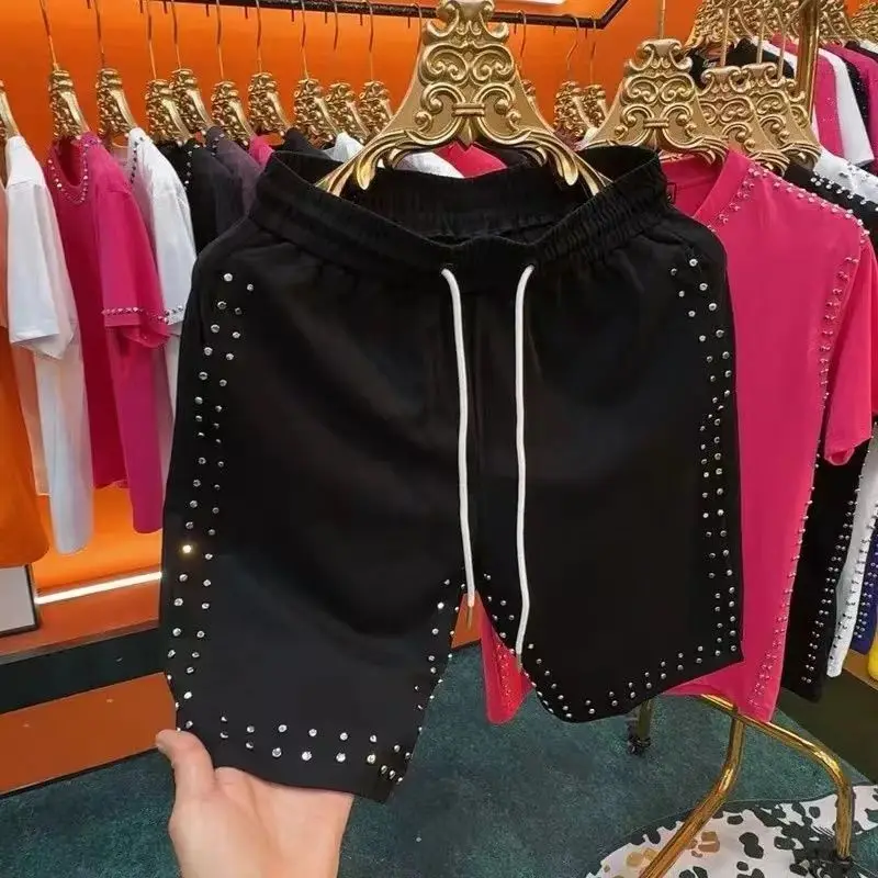 Internet celebrities with the same trend fashion men's summer rivet shorts new loose five-point pants casual pants men
Internet celebrities with the same trend fashion men's summer rivet shorts new loose five-point pants casual pants men