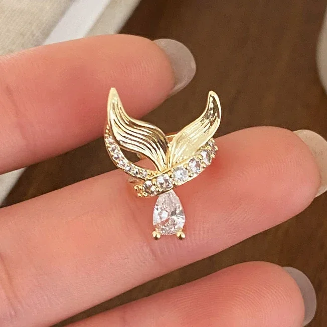 Real 925 Sterling Silver Zircon Water Drop Fish Tail Clip Earrings for Women Cute Fine Jewelry Animal Accessories in Summer
Real 925 Sterling Silver Zircon Water Drop Fish Tail Clip Earrings for Women Cute Fine Jewelry Animal Accessories in Summer