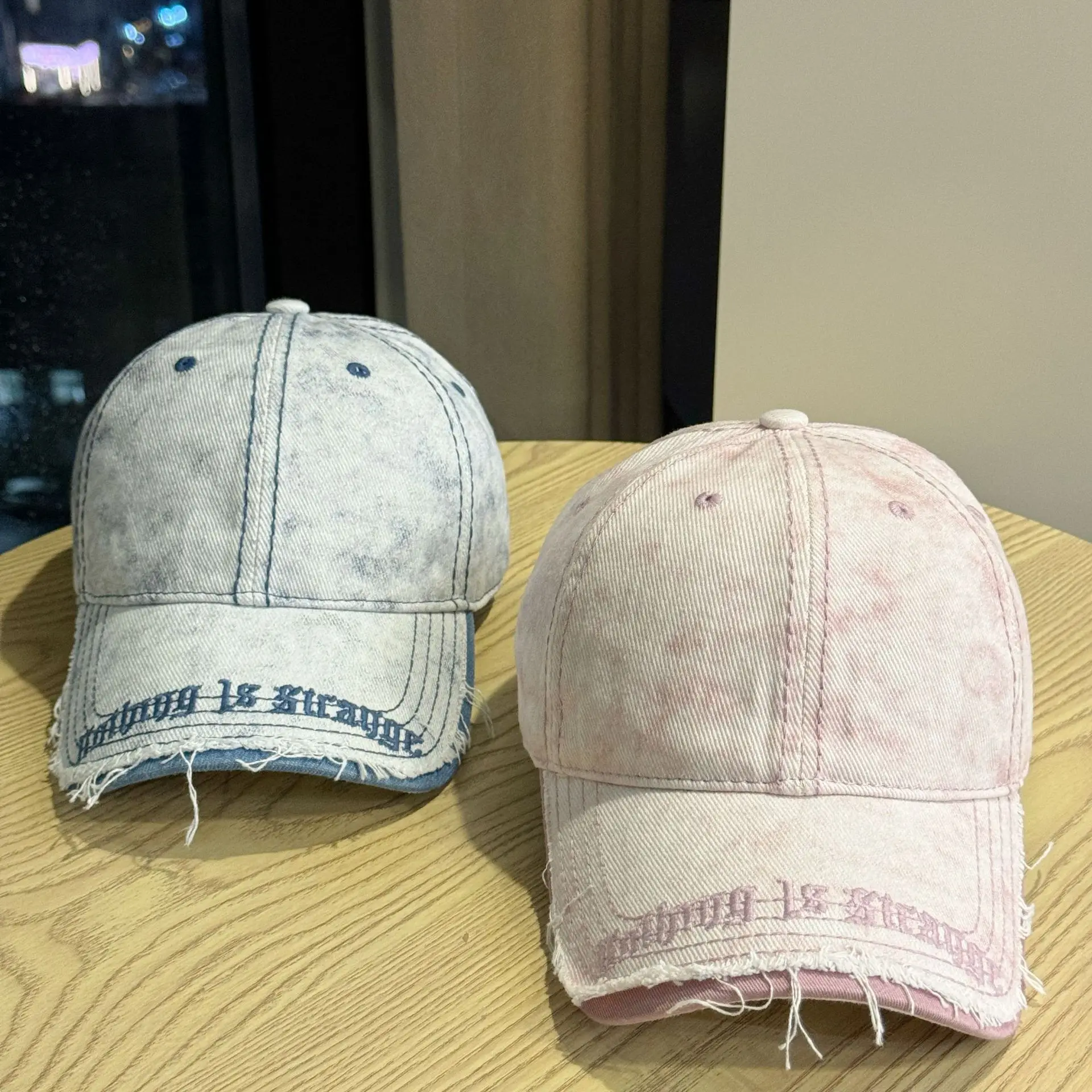 Women's Retro Cotton Baseball Cap with Frayed Brim Design Embroidered Letters Chic Patchwork Style All-Season Fashion Hat
Women's Retro Cotton Baseball Cap with Frayed Brim Design Embroidered Letters Chic Patchwork Style All-Season Fashion Hat